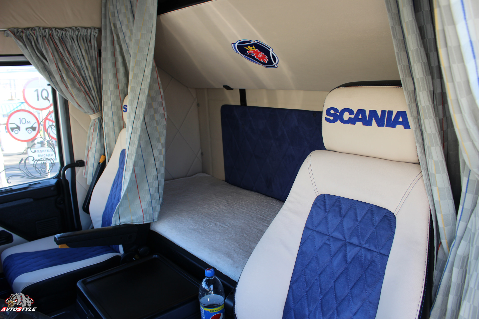 Кожаные, велюровые и тканевые сиденья грузовика