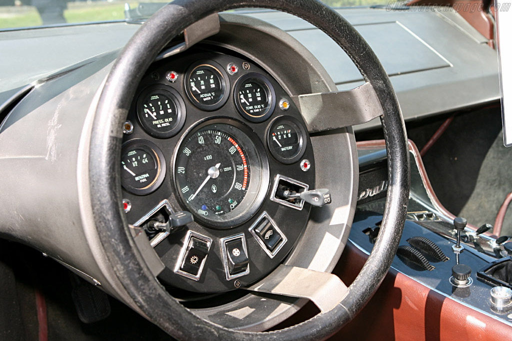 Рулевое колесо грузовика