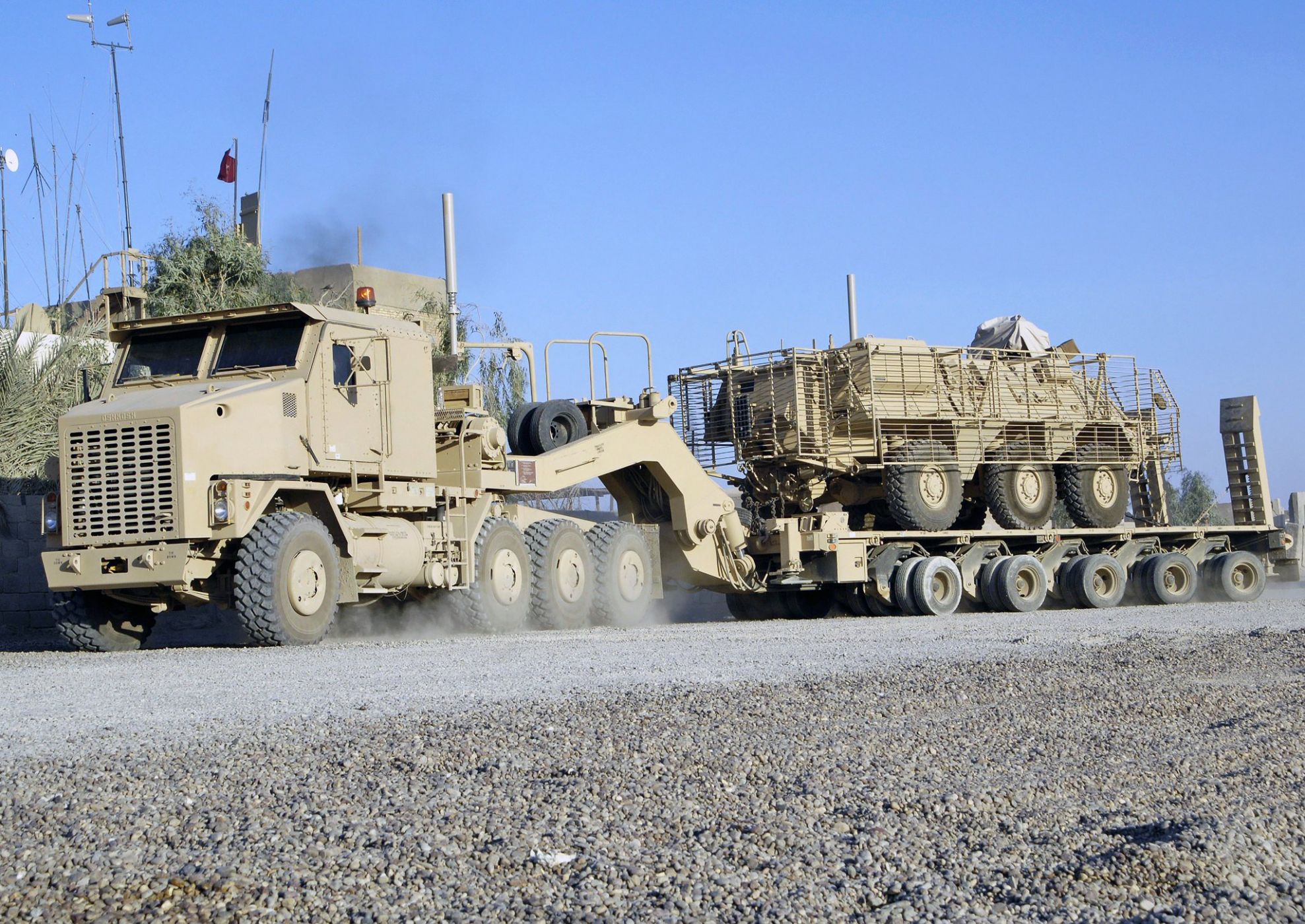 Карьерный самосвал Oshkosh M911 16x6