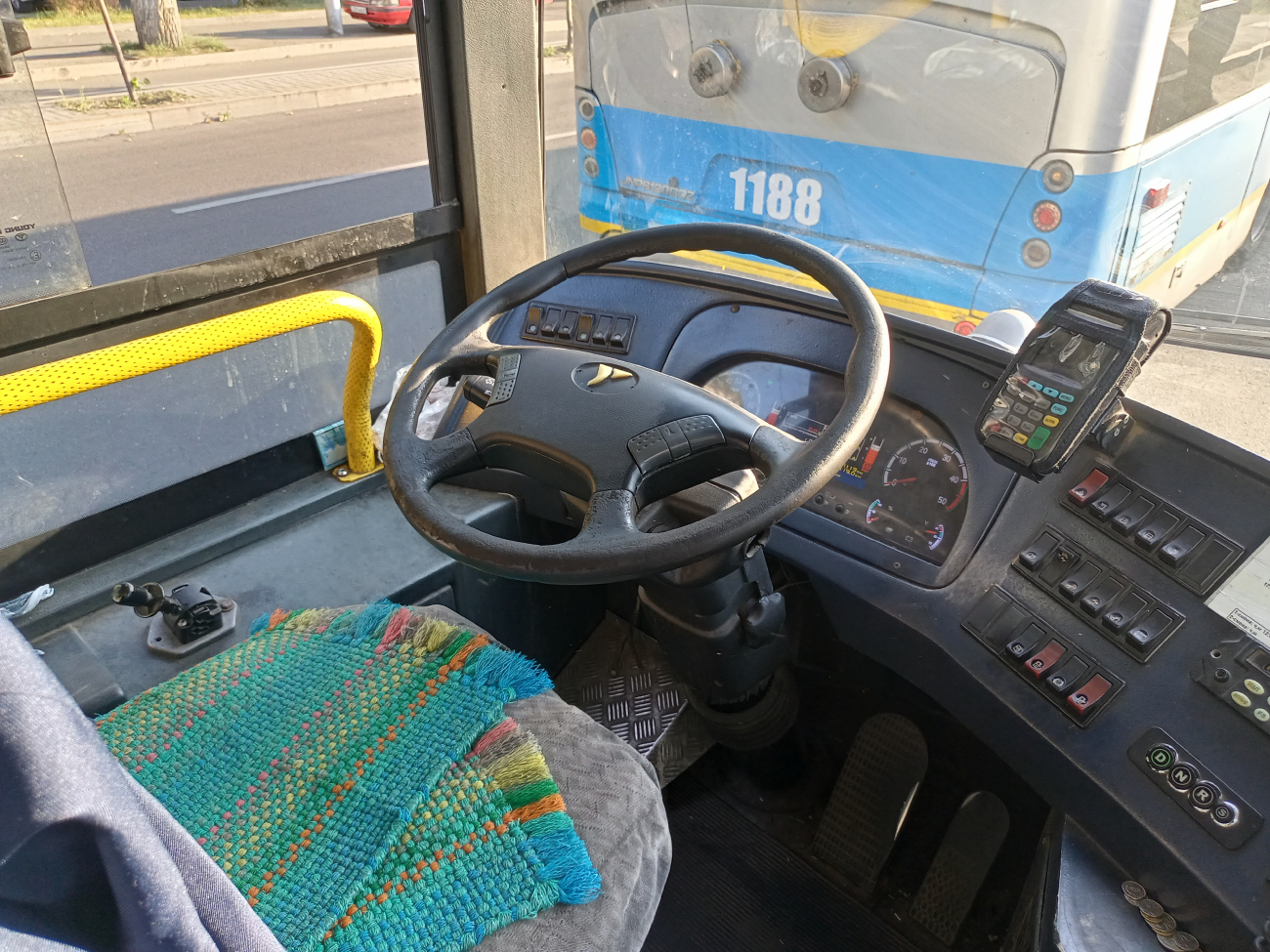 Троллейбус YoungMan JNP6120GDZ 