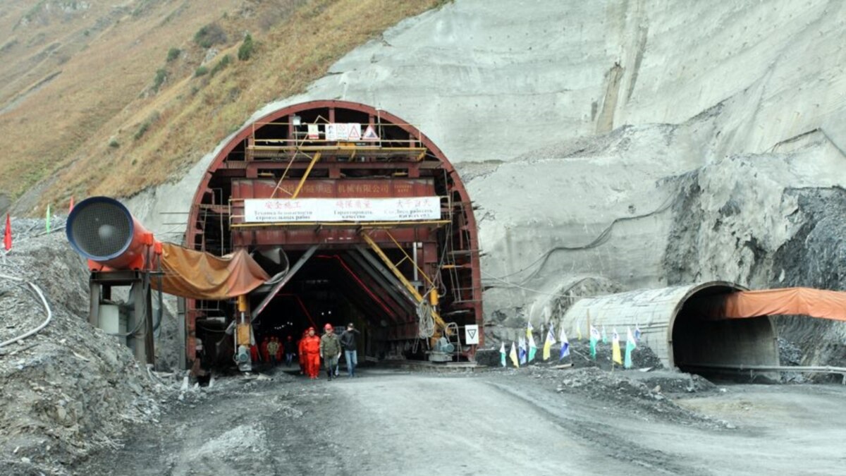 С 2013 года в Киргизии реализуется проект по строительству альтернативной автотрассы «Север — Юг» стоимостью $850 млн.