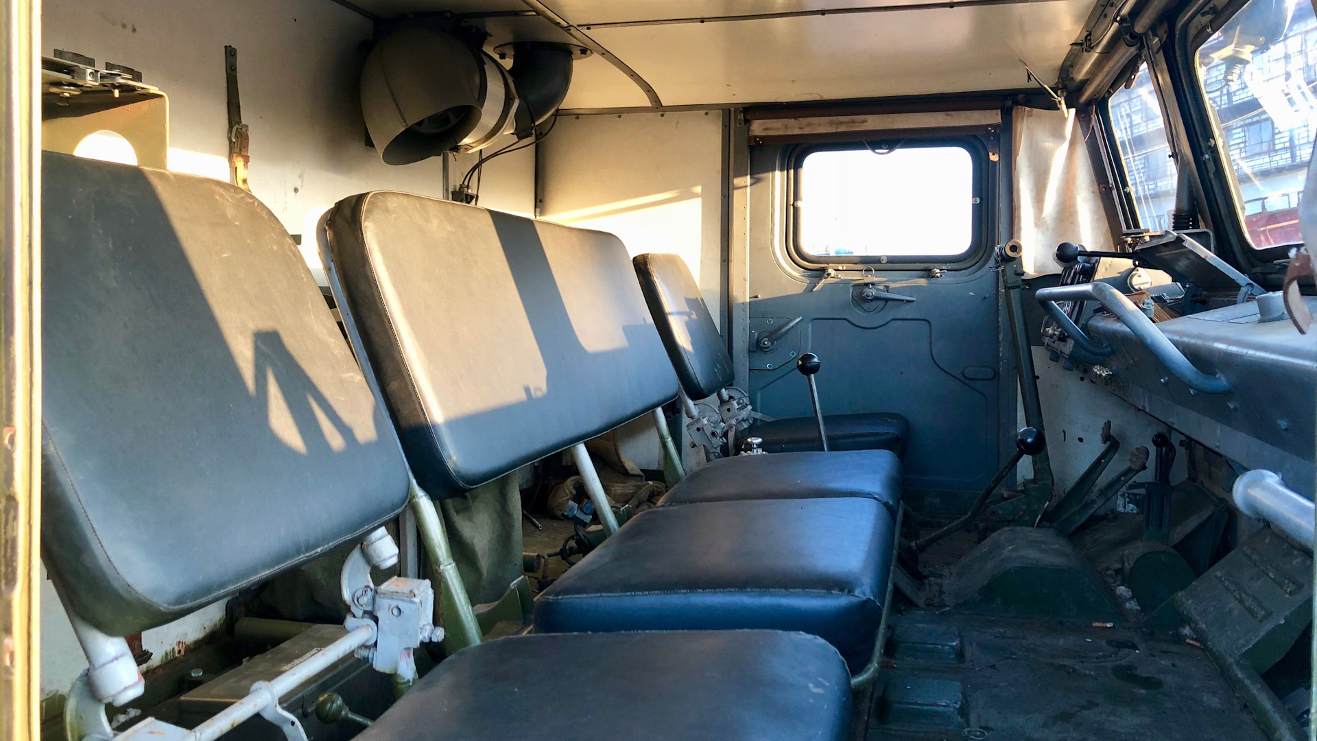 Тяжелый артиллерийский тягач АТ-Т