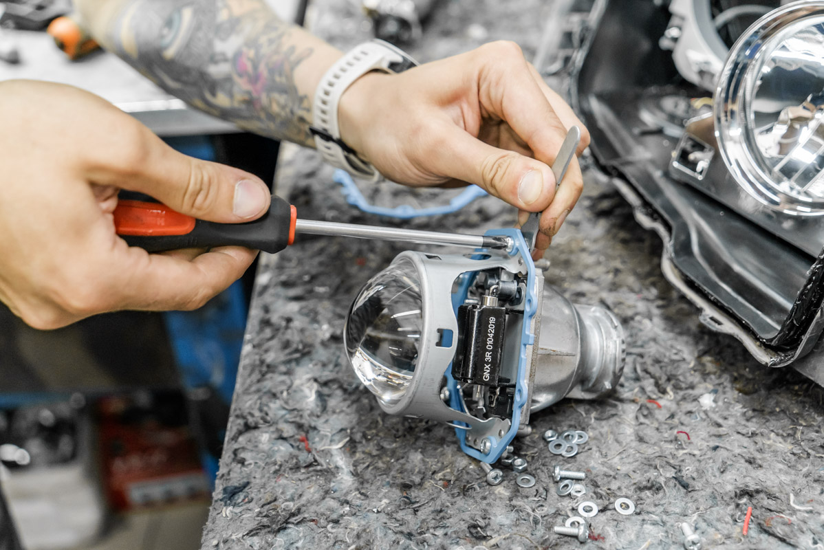 Как избавиться от запотевания фар грузового автомобиля