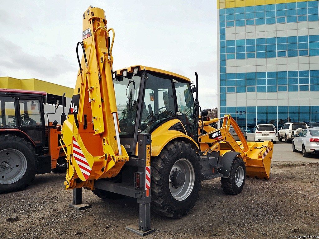 Экскаватор-погрузчик ЧЛМЗ-310