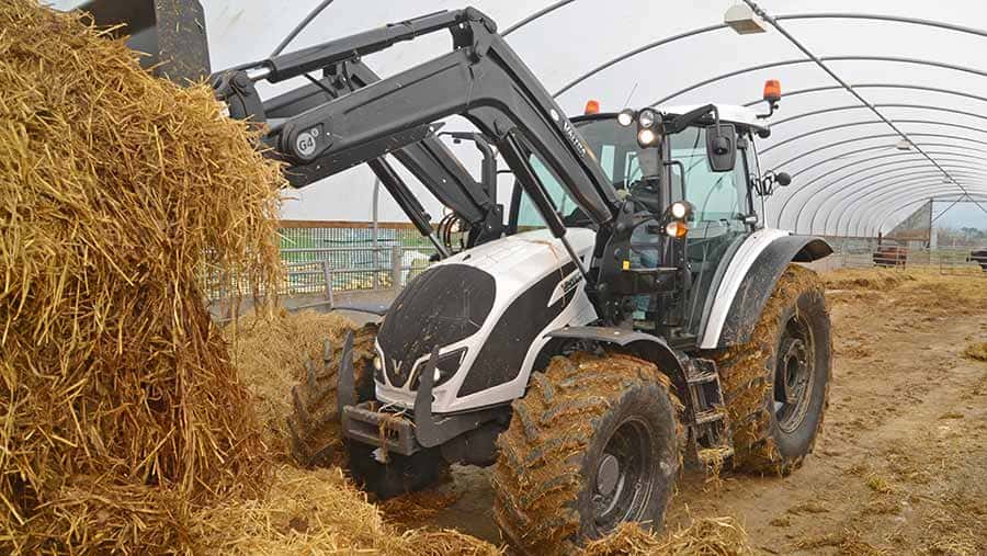 Valtra A104