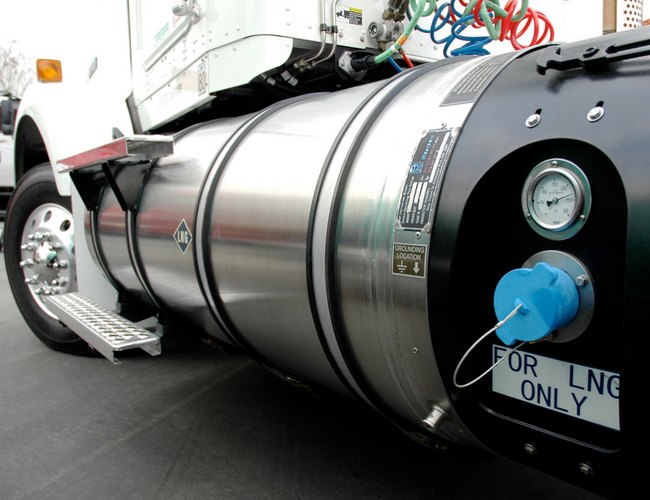 Топливный бак грузового автомобиля