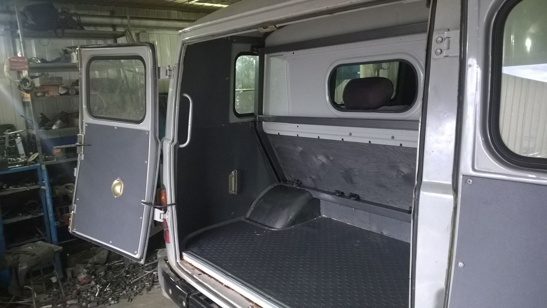 Грузопассажирский автобус