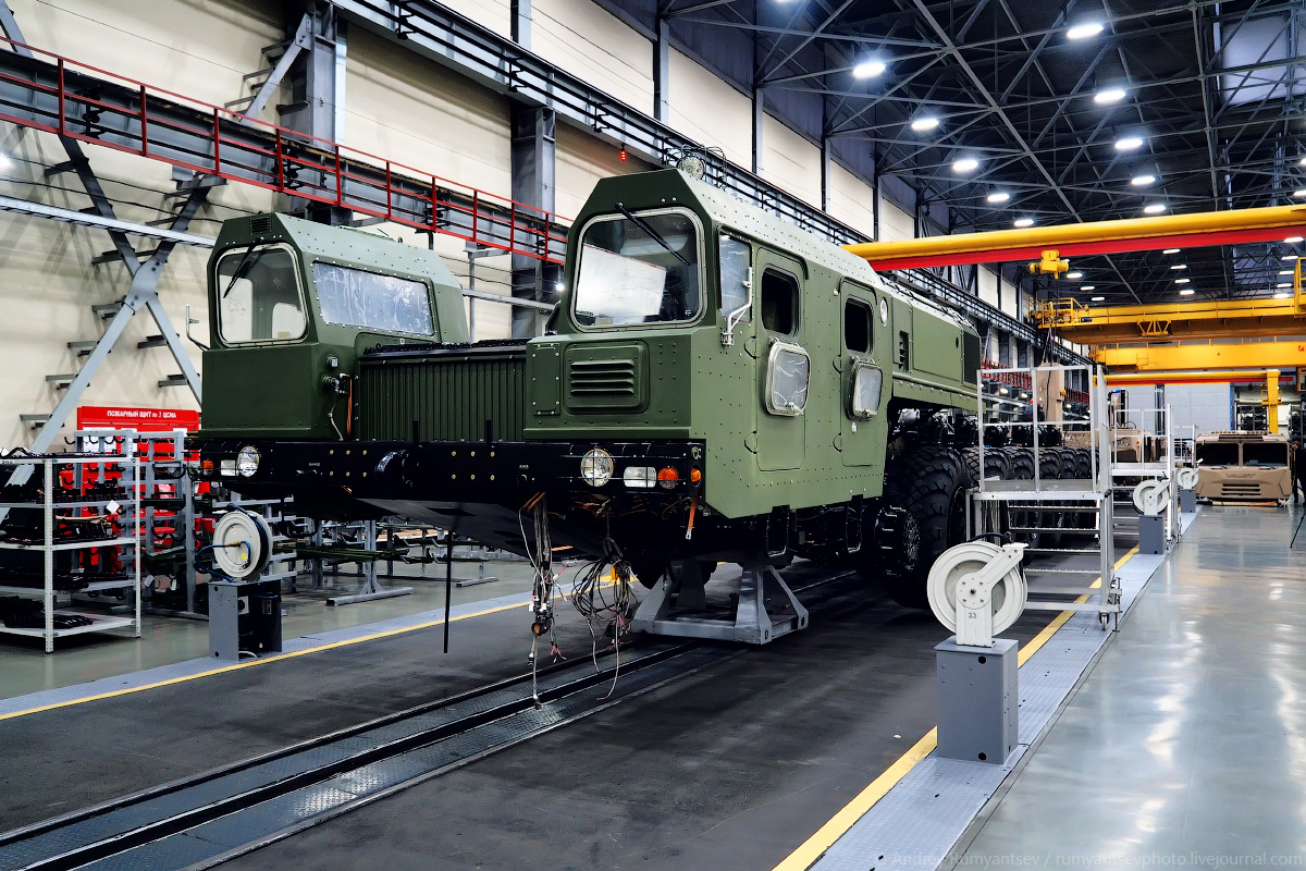 Минский завод колёсных тягачей