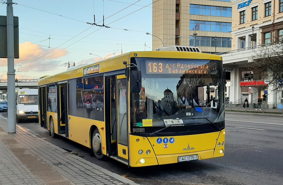 автобус МАЗ 203