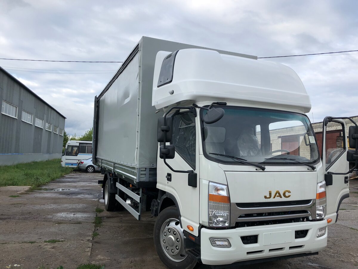 Среднетоннажник JAC N80