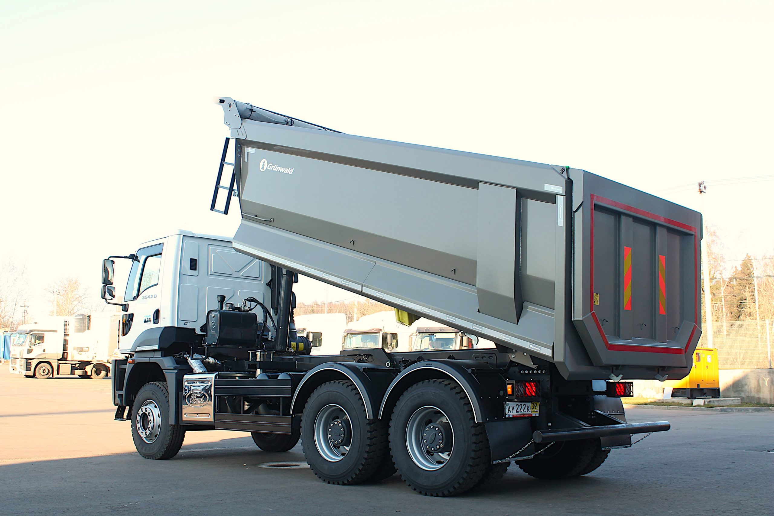 Самосвал Ford Trucks 3542D DC