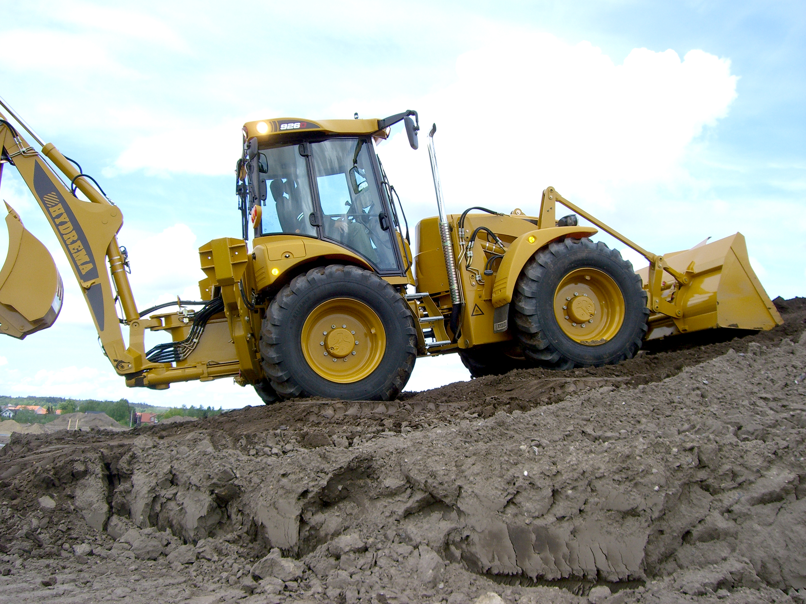 Экскаватор-погрузчик Hydrema