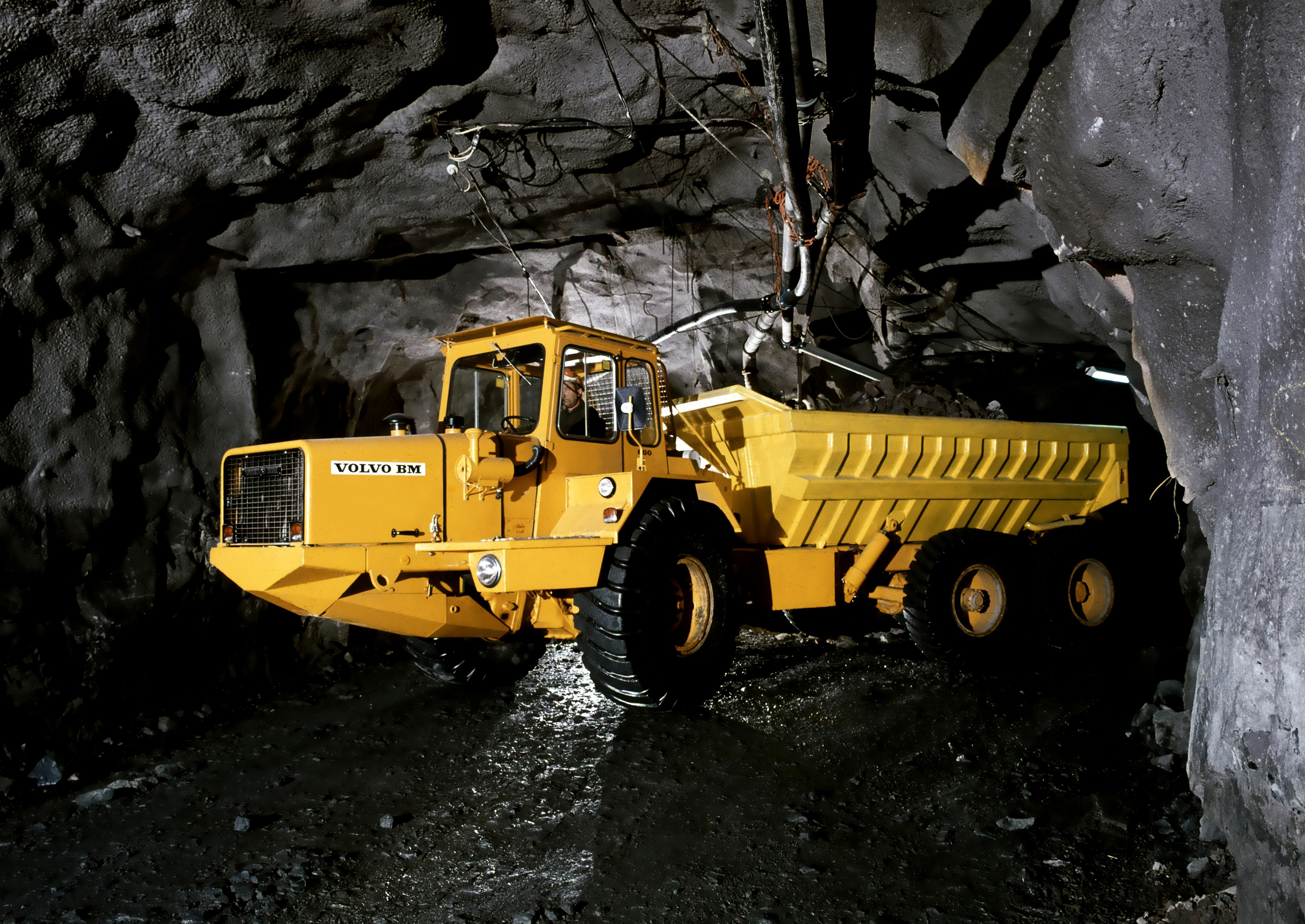 Самоходное подземное оборудование на пневмоколесном ходу