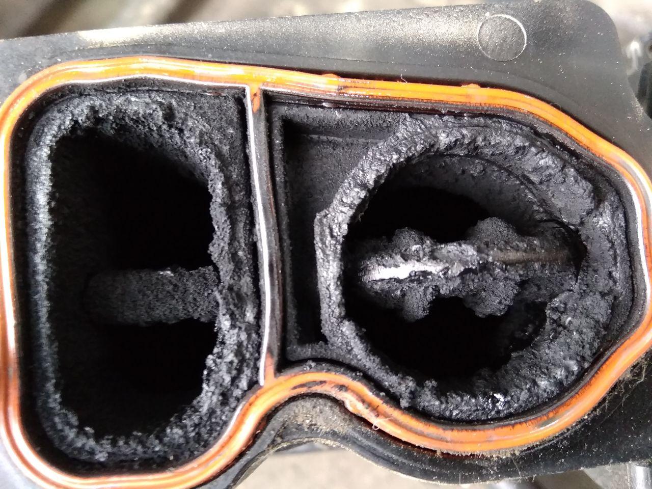  накопление сажи на поверхности заслонки