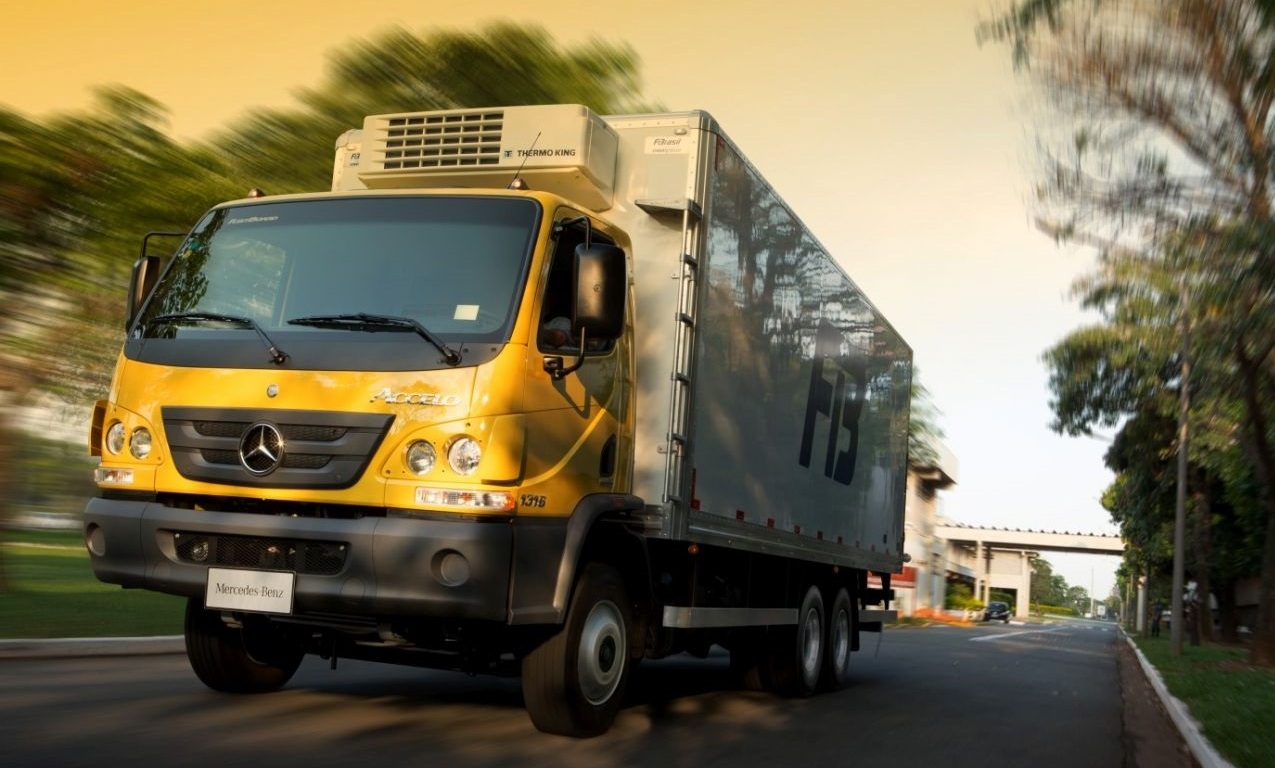 Мерседес-Бенц Аксело