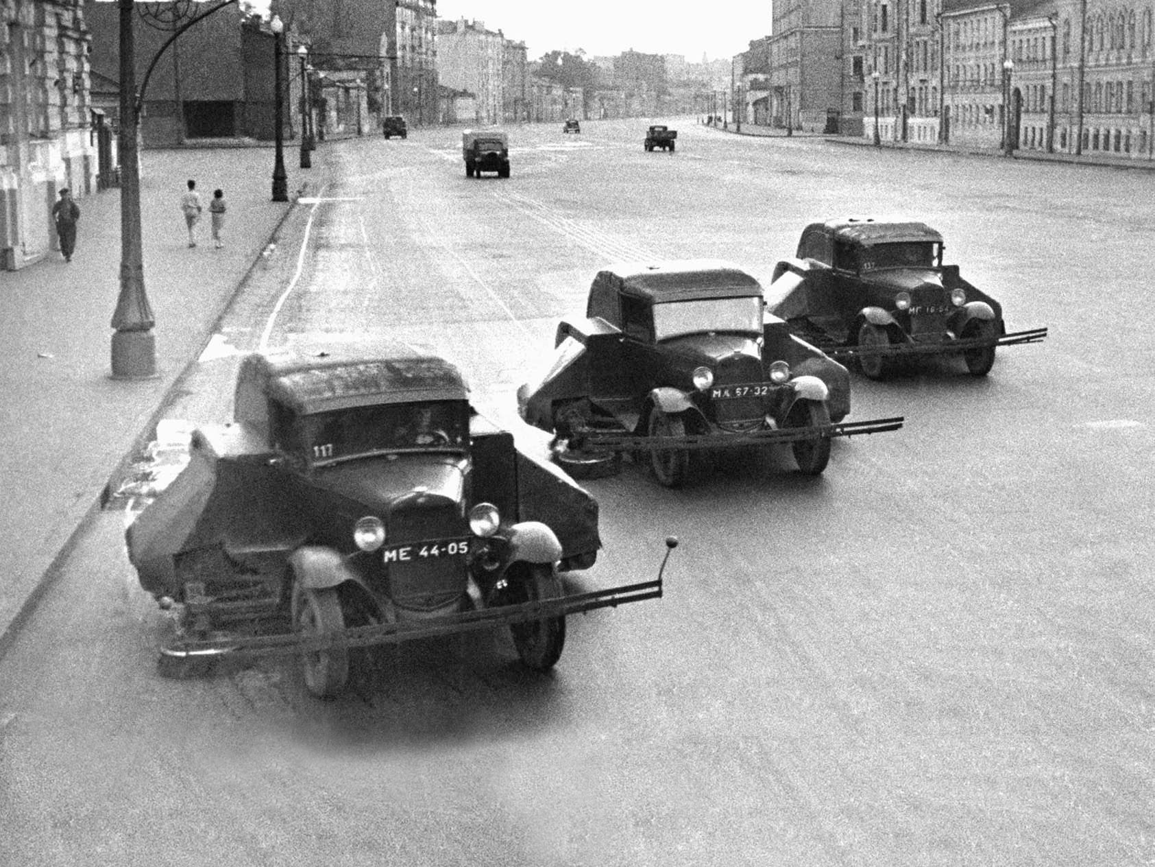  Машина вакуумная подметально-уборочная КО-326