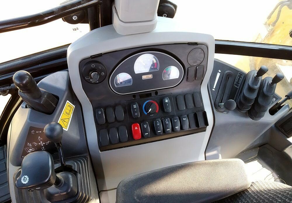 Экскаваторы-погрузчики MST