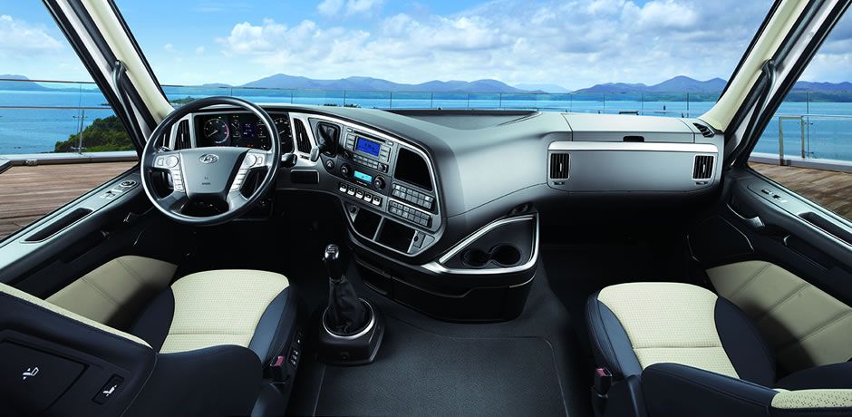 Самосвал Hyundai Xcient 6х4