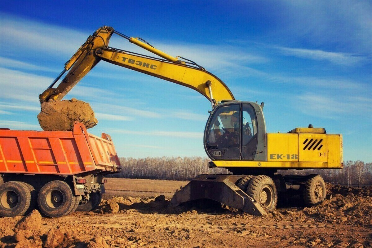 Экскаватор ТВЭКС ЕК-18