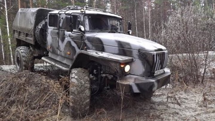 Армейский грузовик Урал 43206