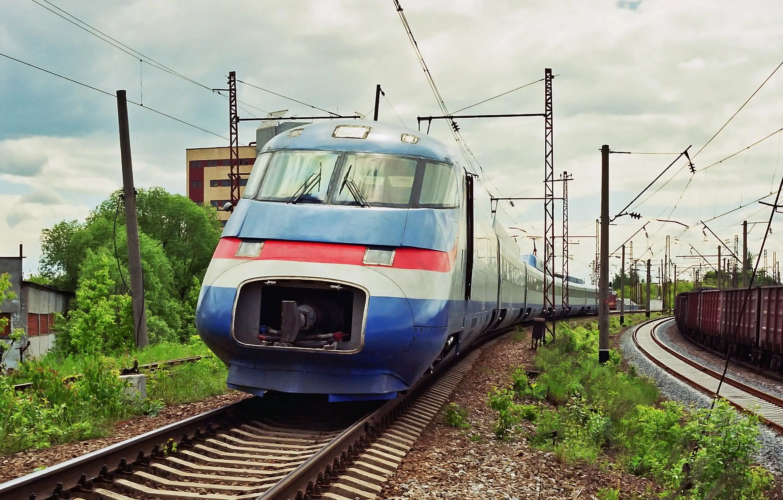 Электропоезд ЭС250 