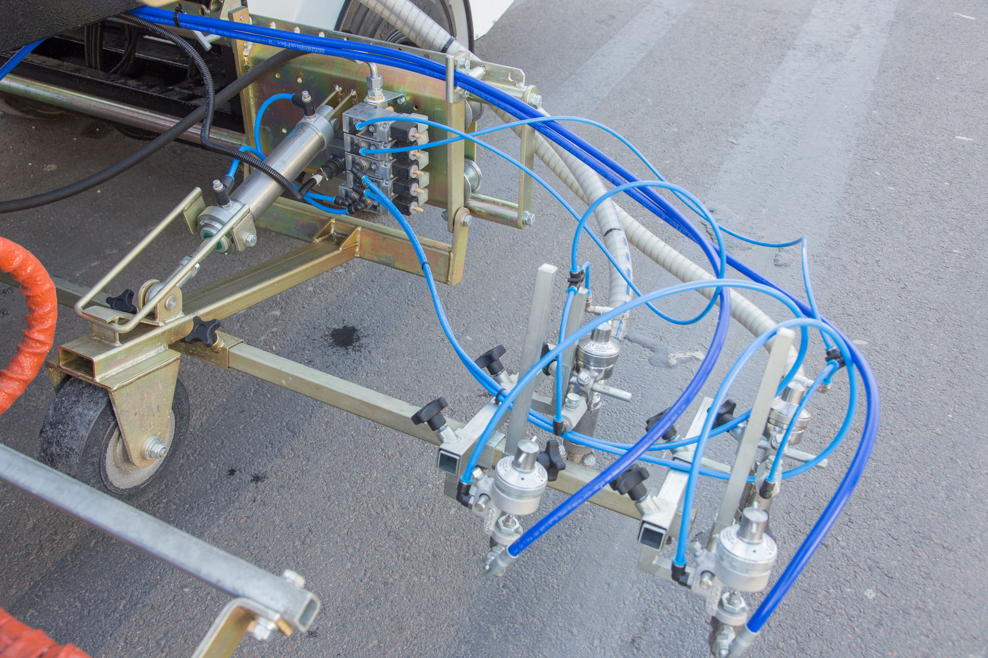 Kontur 700 TPK, разметочная машина