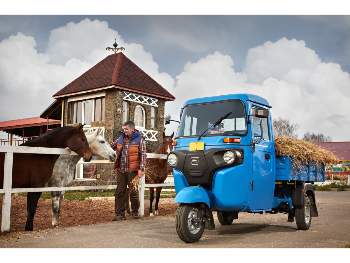 Трицикл Bajaj Maxima C