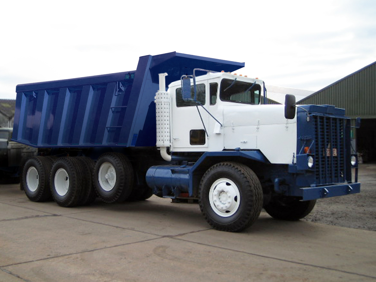 Карьерный самосвал Oshkosh M911 16x6