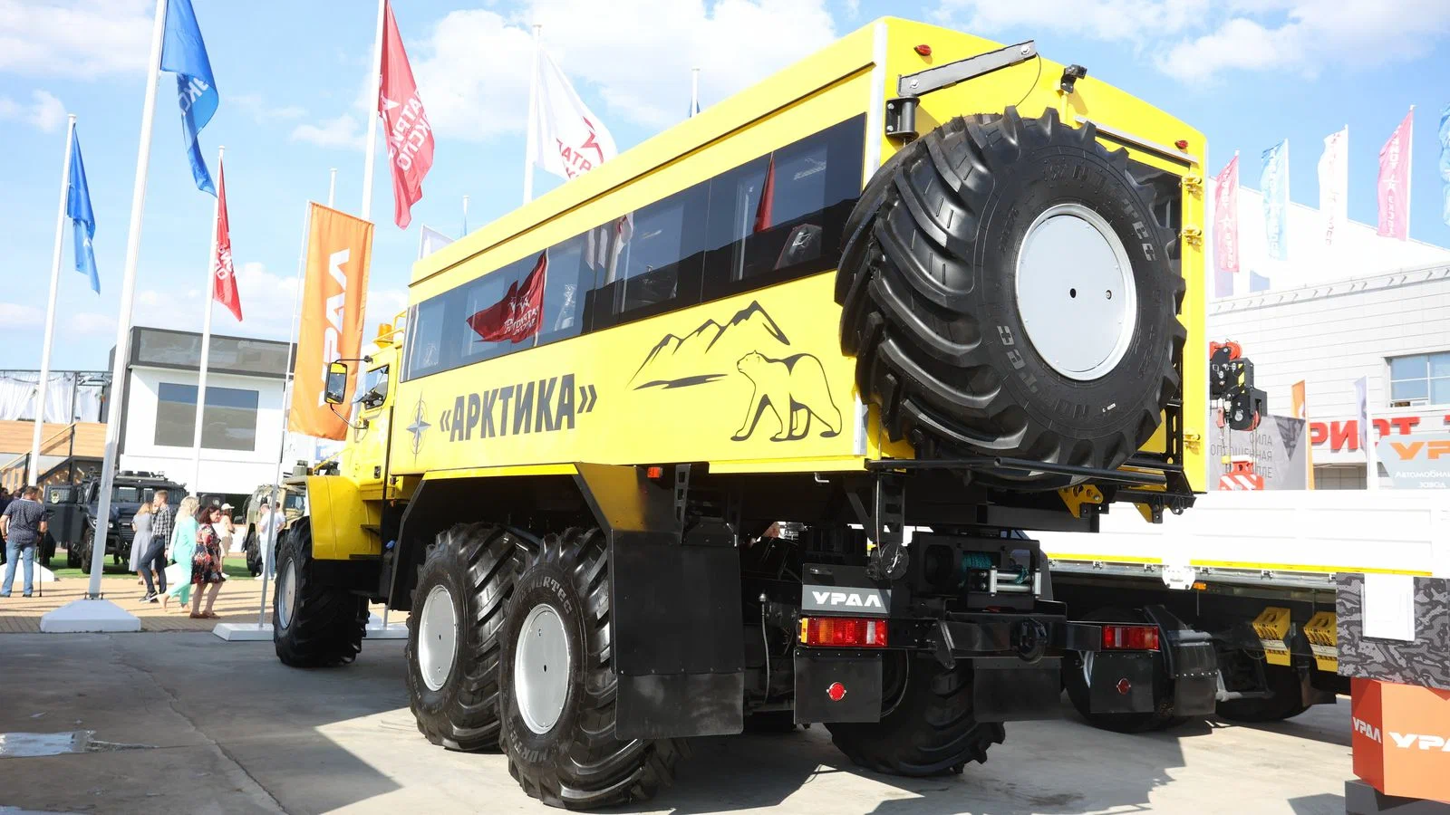 Вахтовый автобус Урал Арктика