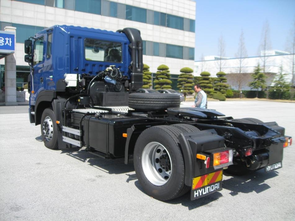 Седельный тягач Hyundai HD-1000