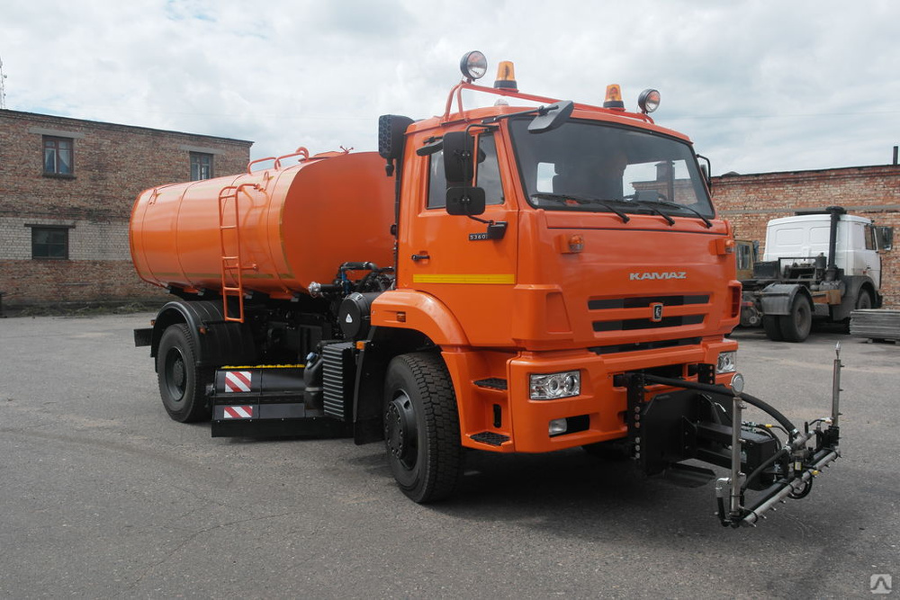 Комбинированная дорожная машина КДМ