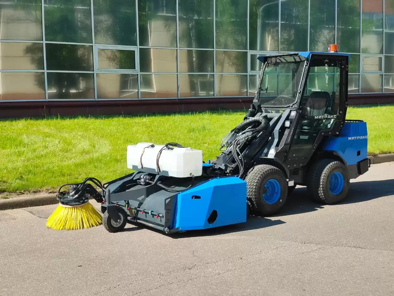 Трактор-погрузчик Митракс МП635