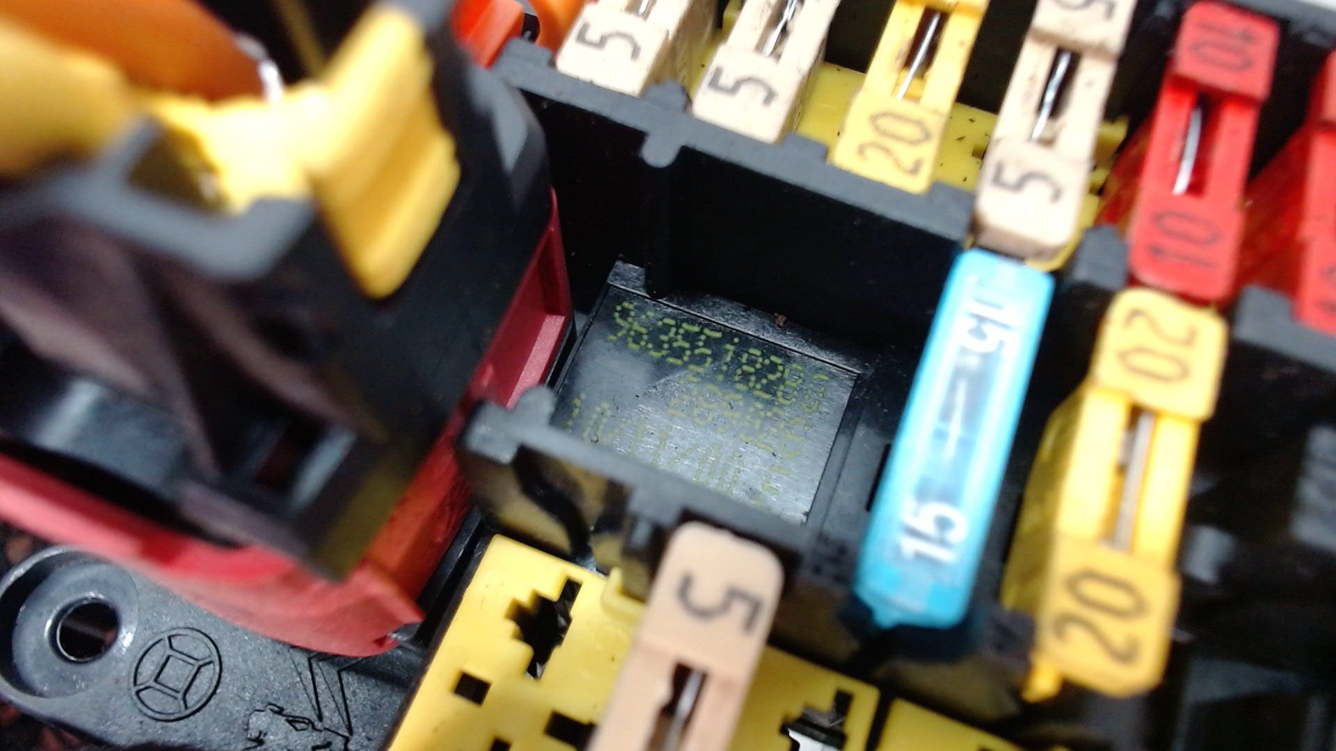 Предохранитель в цепи питания