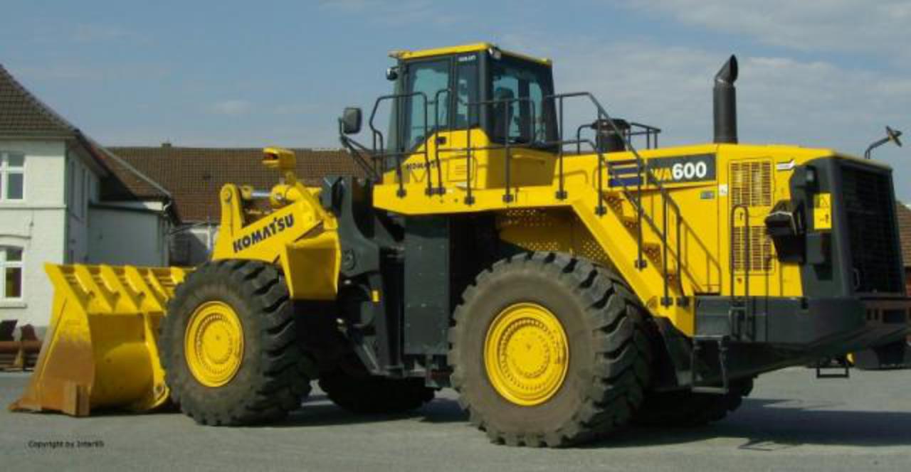 бульдозер Komatsu WD 600-3