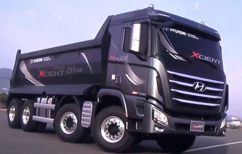 Hyundai Xcient 8x4
