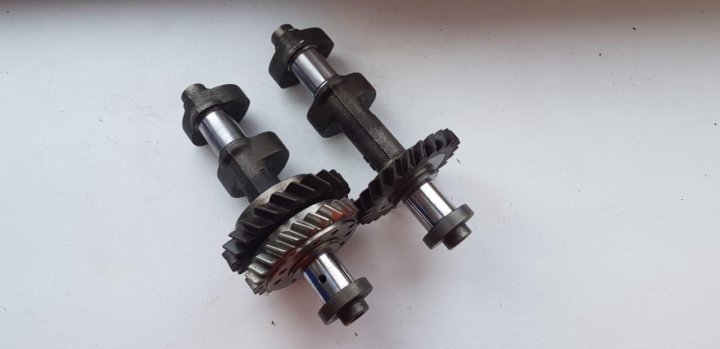 Балансировочные валы двигателя