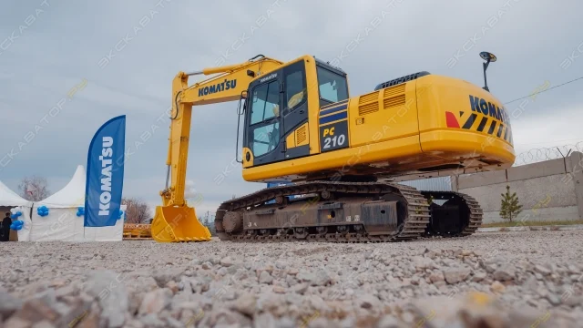 Экскаватор Комацу