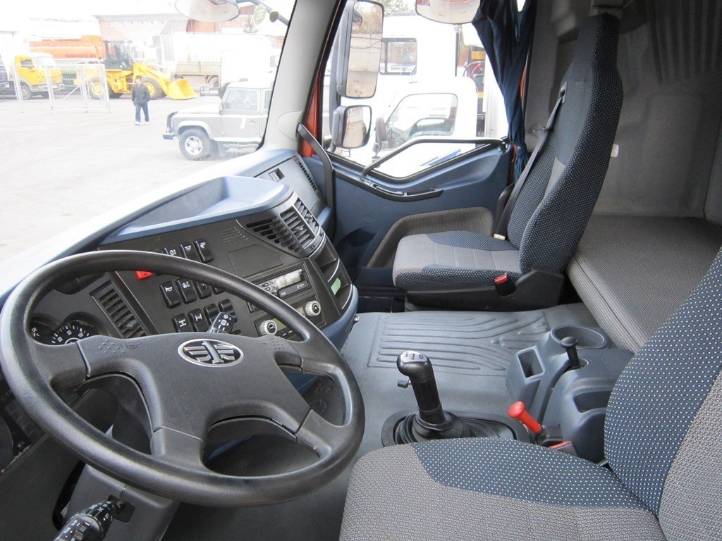 Седельный тягач FAW J6 4250 6х4