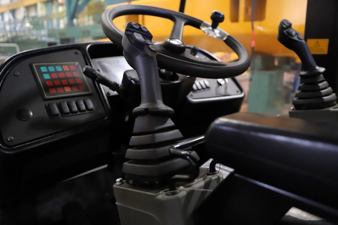 погрузчик БелАЗ-7822