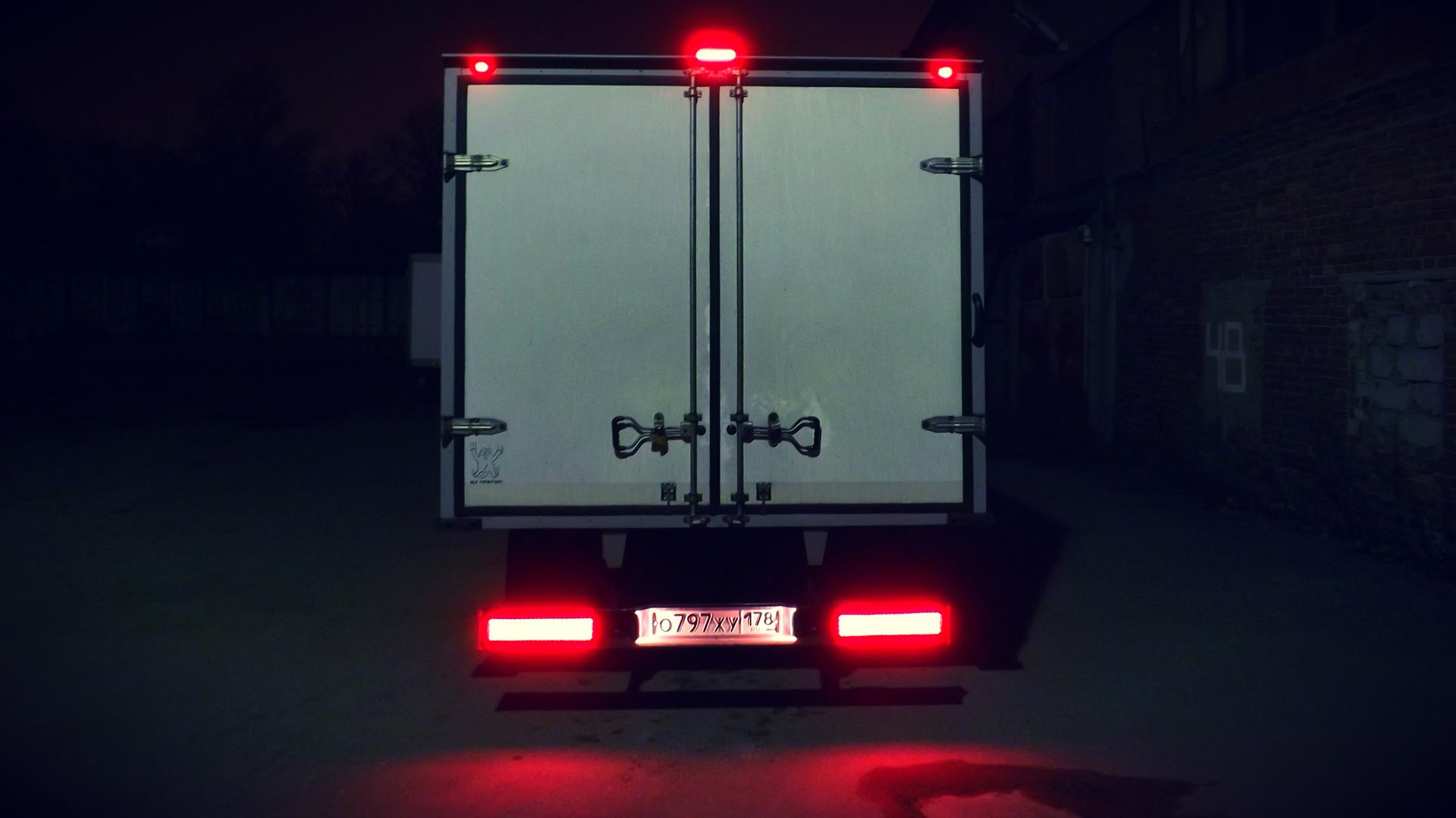 Внешние световые приборы грузового автомобиля