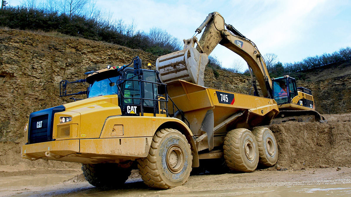 самосвал на шарнирно-сочленённой раме