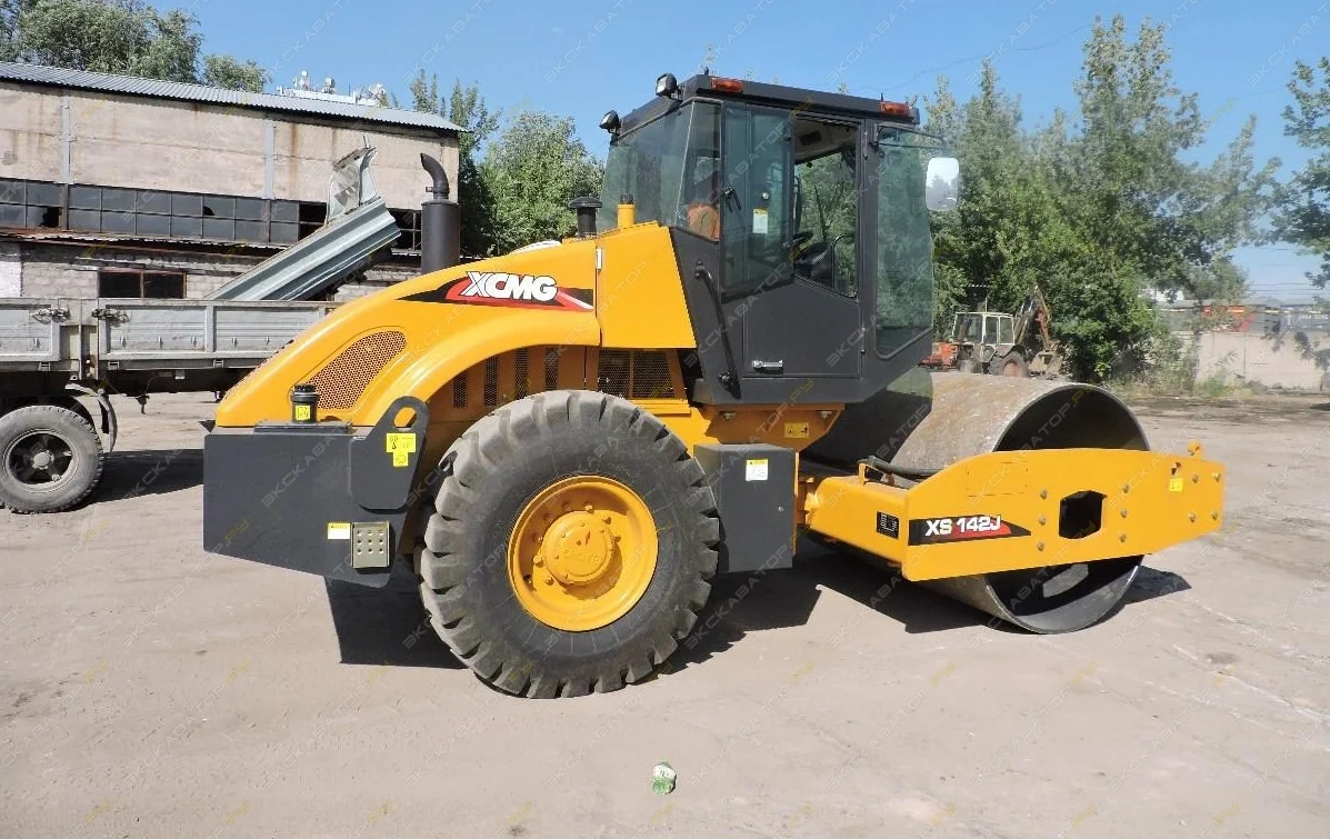 виброкаток XCMG XS142J