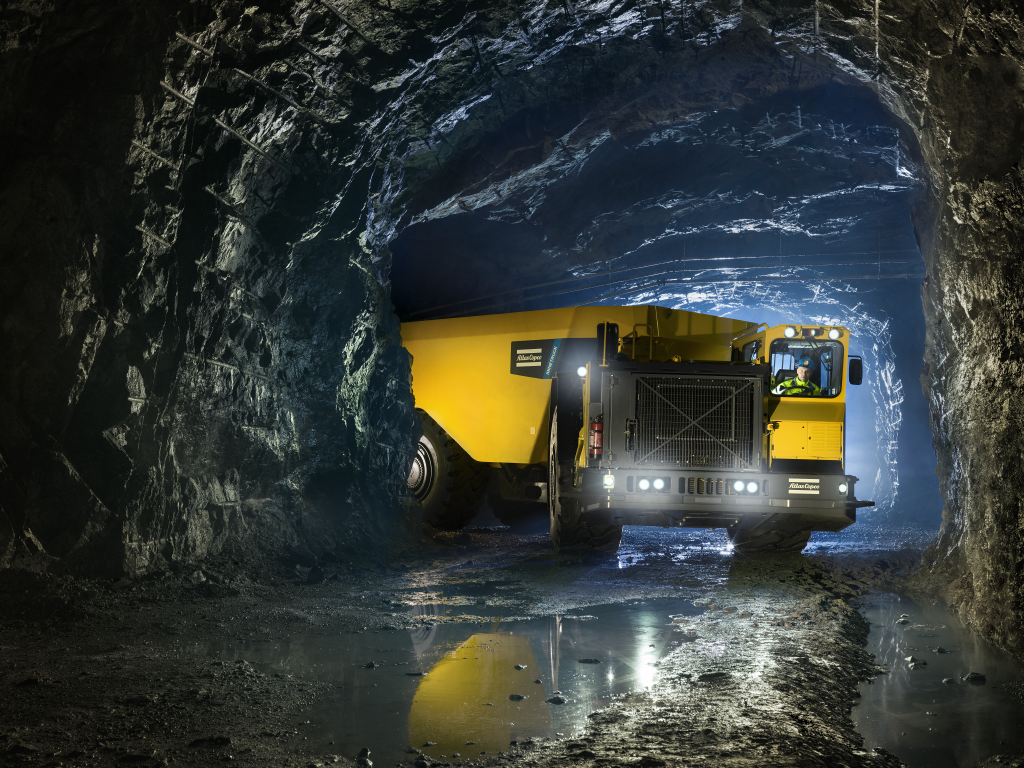 Самоходное подземное оборудование на пневмоколесном ходу