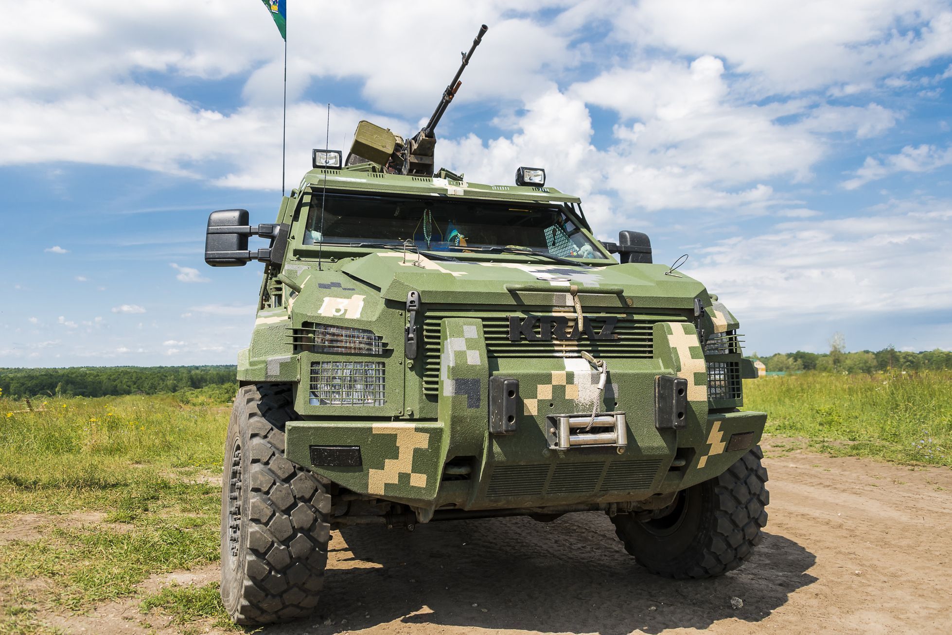 КрАЗ Спартан  Подробнее на сайте: https://perevozka24.com.ua/pages/kraz-spartan-ukrainsko-kanadskiy-broneavtomobil#7