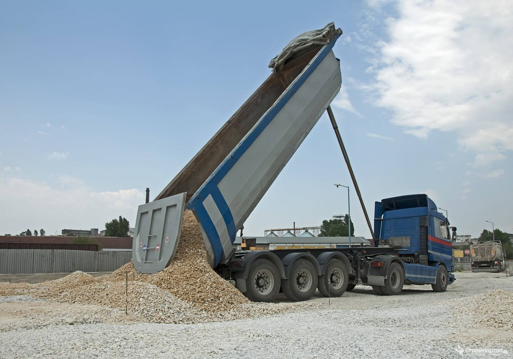 Грузовики-щеповозы