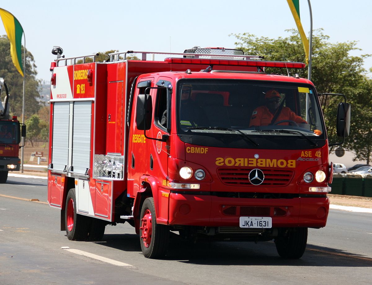 Мерседес-Бенц Аксело