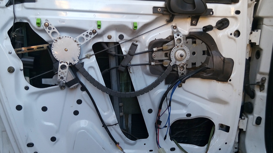 Электрические стеклоподъемники в кабине грузовика