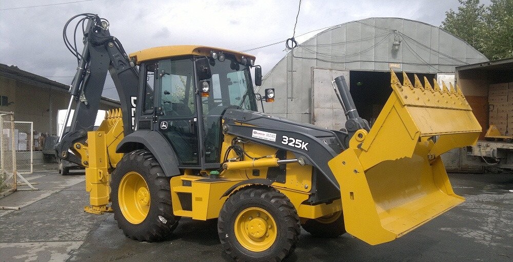 Экскаватор-погрузчик John Deere 325K 