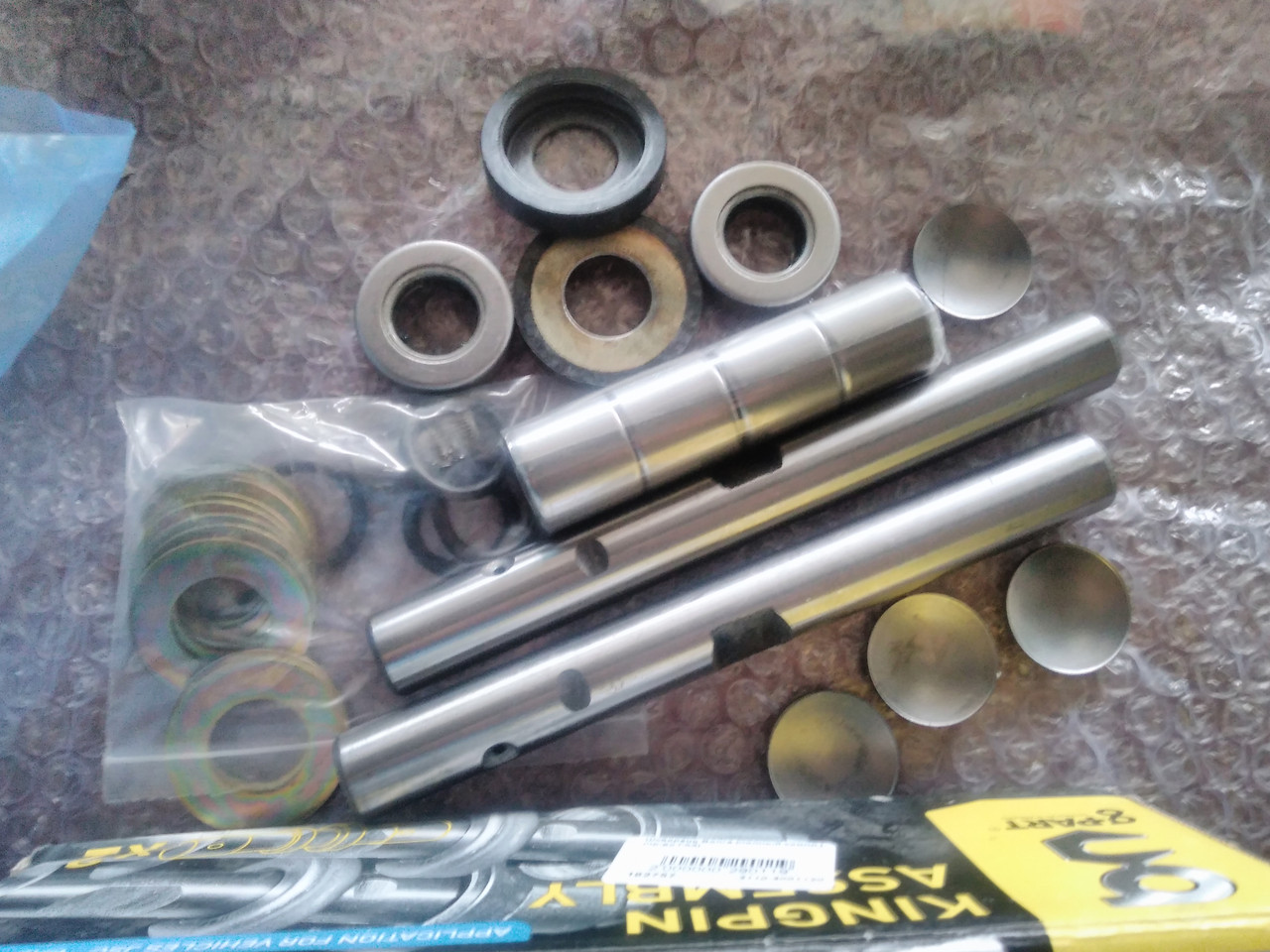 Шкворень, поворотная ось колеса