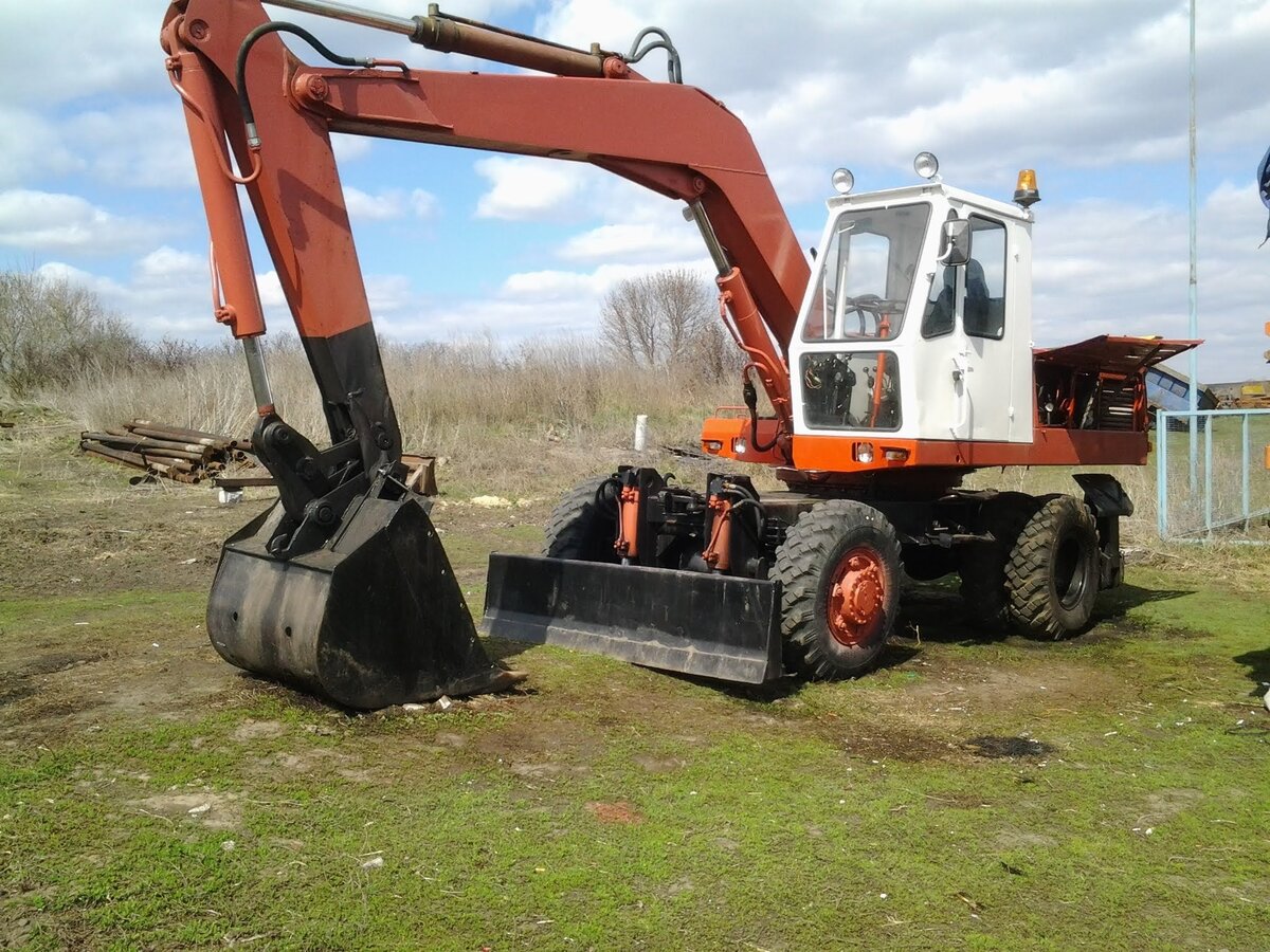 Экскаватор ЭО-3323